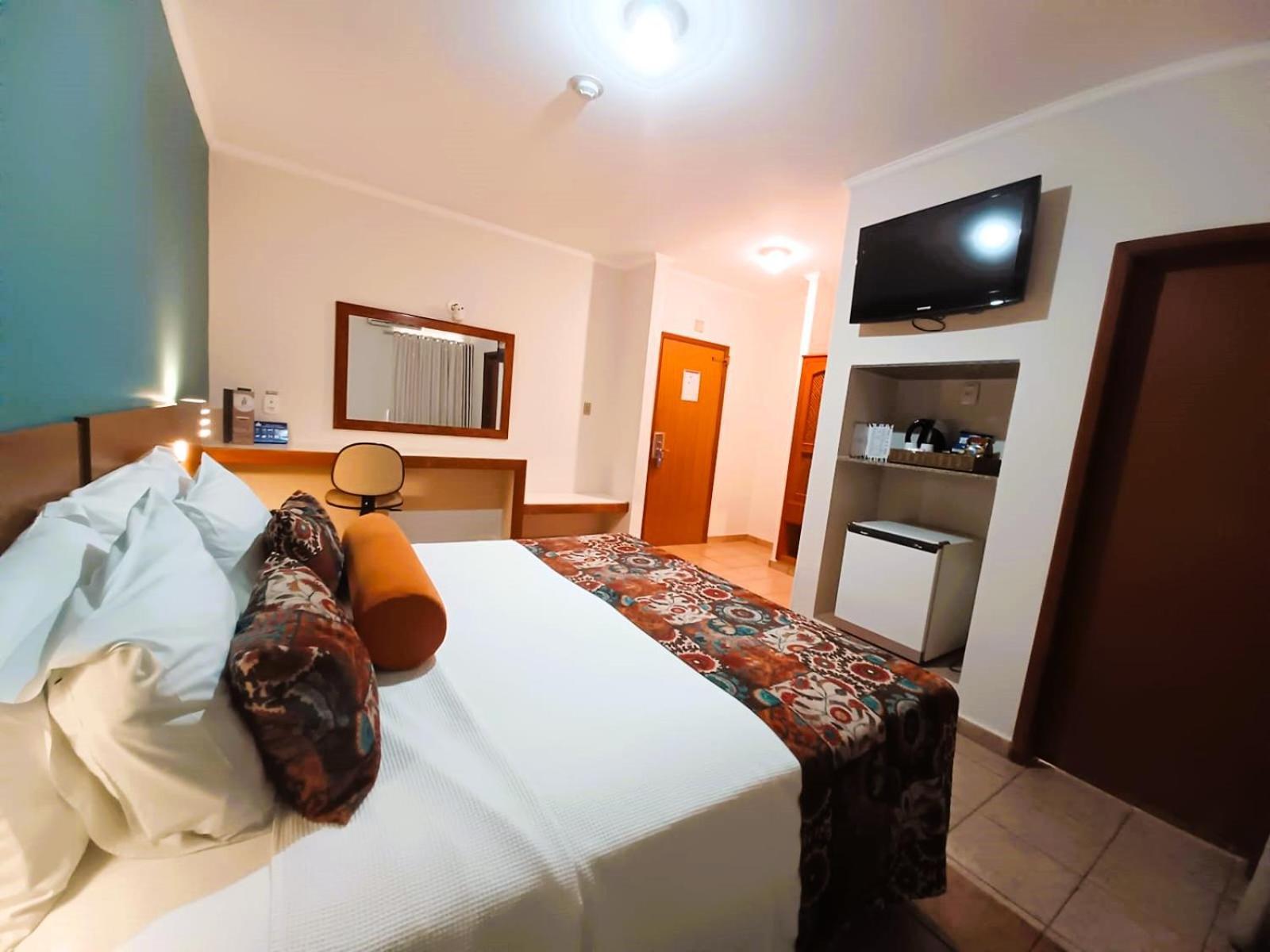 Hotel Riviera Araçatuba エクステリア 写真